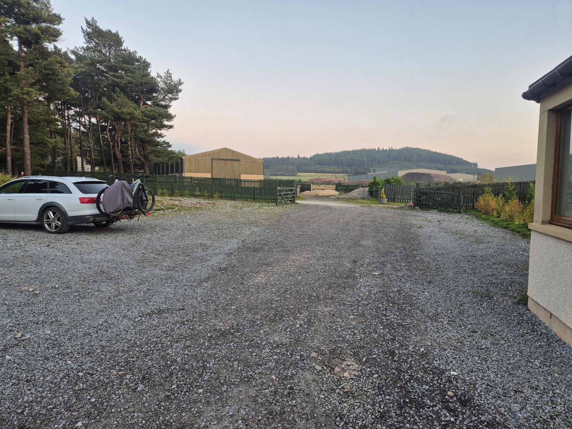 Twin Pines Homestay *
